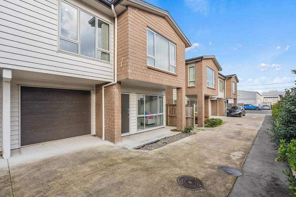 Airport & City At Your Doorstep! The Central Charm Auckland Exterior photo